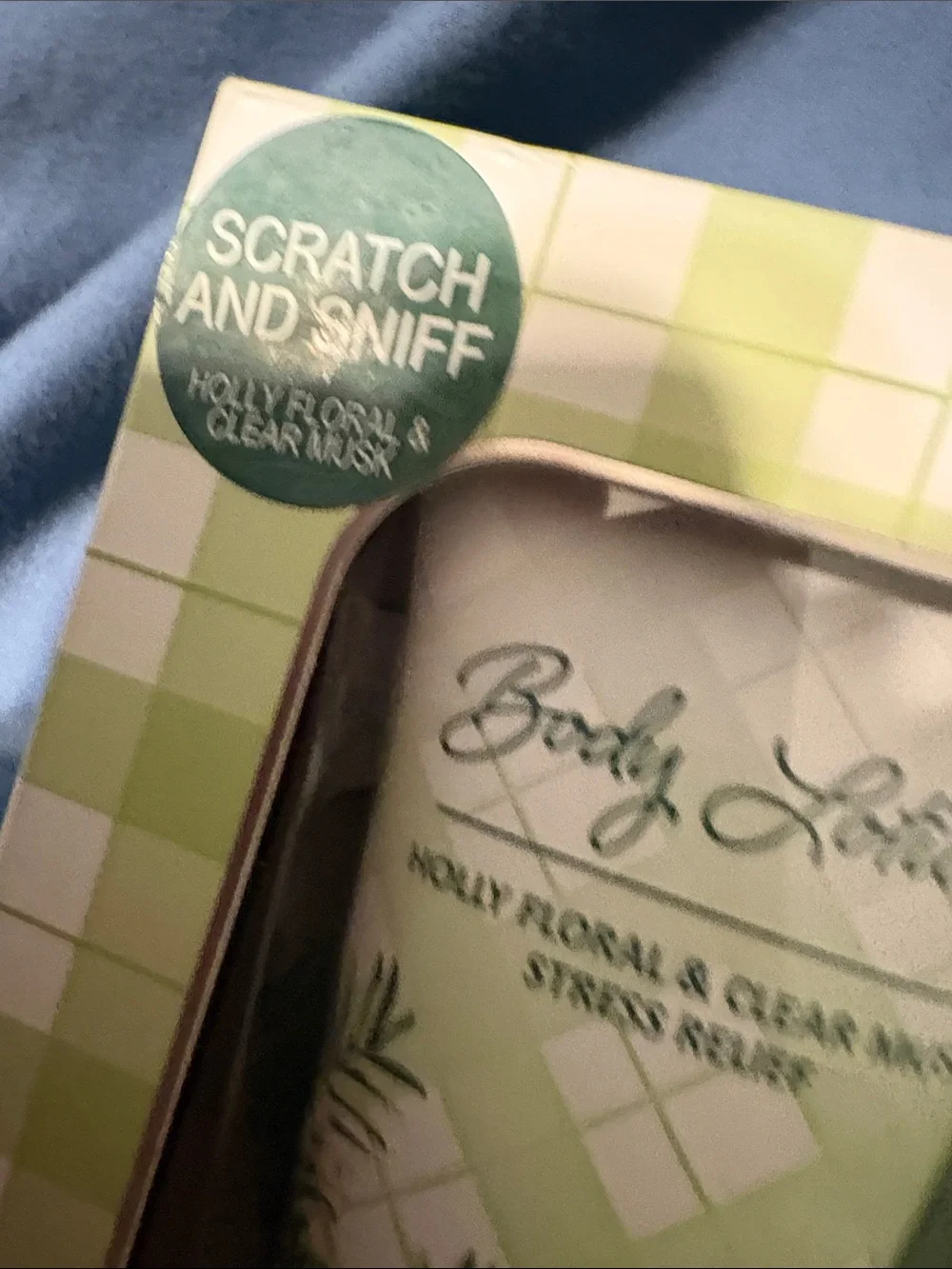 Green Floral Bath & Body Gift Set - Refreshing Scent Holly Floral and Clear Musk